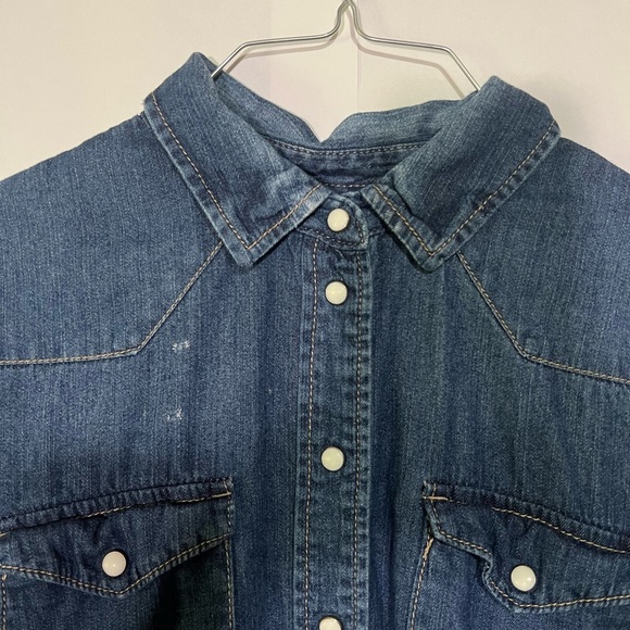 BDG Blue Distressed Denim Button Down Shirt W/ Design Size Large Coastal Cowgirl - Picture 2 of 8